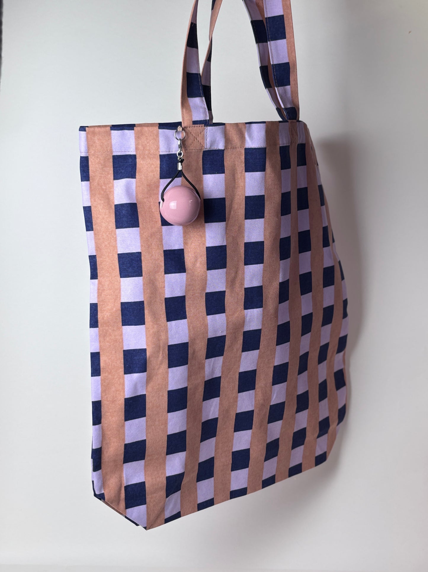 Shopper con charm in ceramica