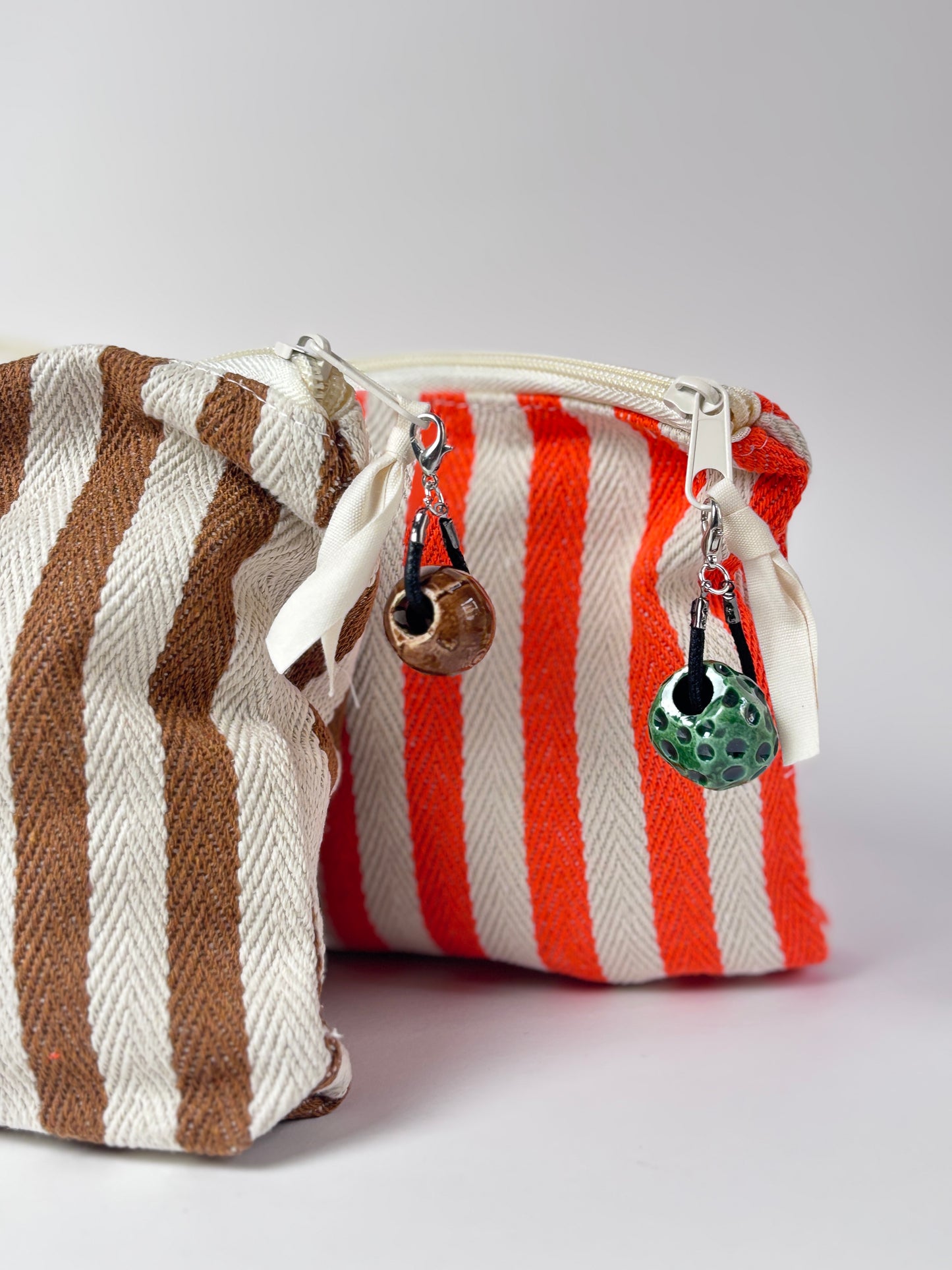 Pochette con charm in ceramica - estate